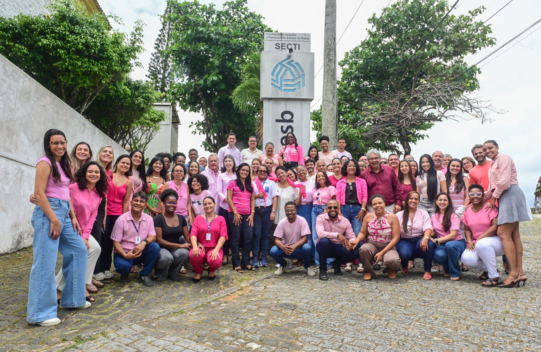 Outubro Rosa: FAPESB reforça a importância do cuidado com a saúde e a vida